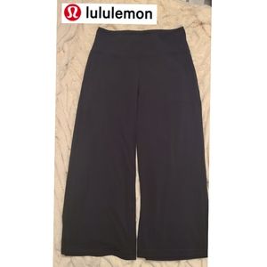 Black Lululemon Yoga Capris